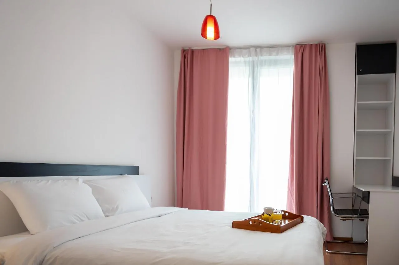 Sunny 1Bdr Apartment Near Center location